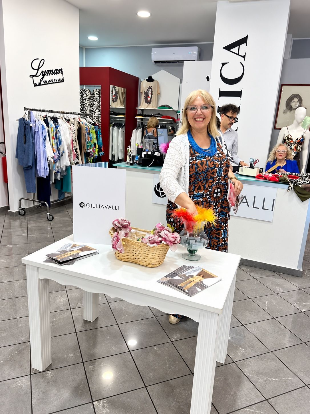 Il banco della boutique durante lo shopping day